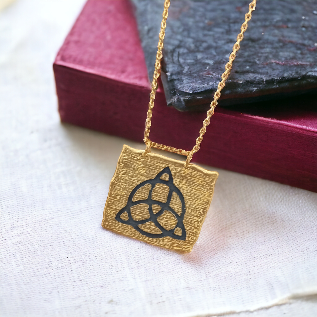 Triquetra Sembolü Kolye