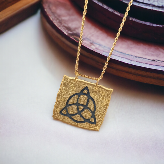Triquetra Sembolü Kolye